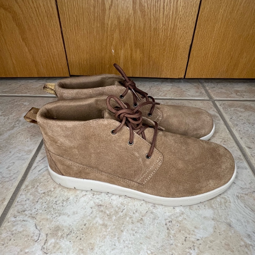 UGG Kids Canoe Waterproof Boots - Picture 2 of 10